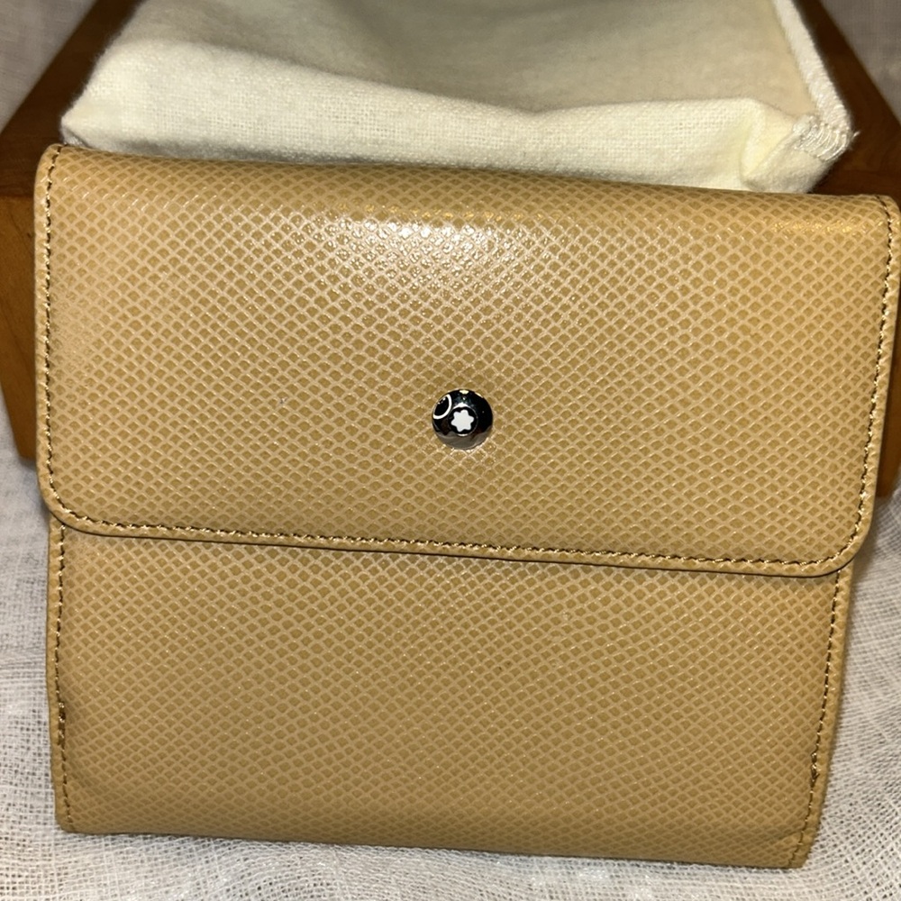 NWT MontBlanc glove leather with dust bag and box (damaged)